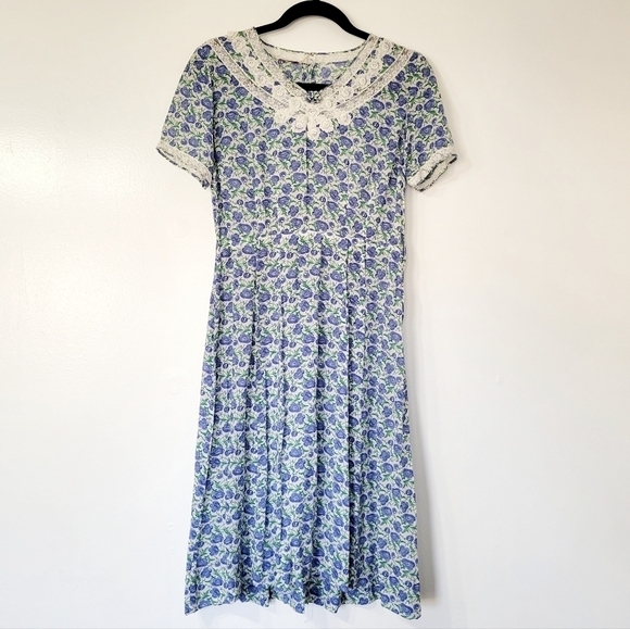 Vintage Jerold Blue Floral and White Lace Short Sleeve Dress S/M - Picture 1 of 8